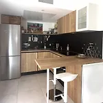 Apartmán 2 Bedroom Flat With Garden In Antibes