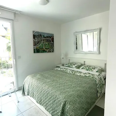 2 Bedroom Flat With Garden In Apartmán Antibes