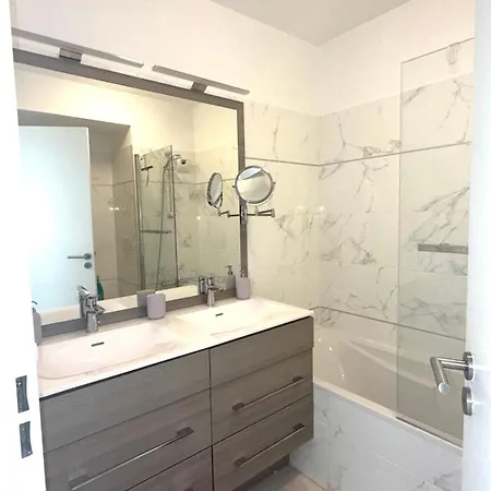 Διαμέρισμα 2 Bedroom Flat With Garden In