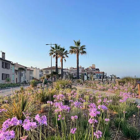 2 Bedroom Flat With Garden In Apartmán Antibes